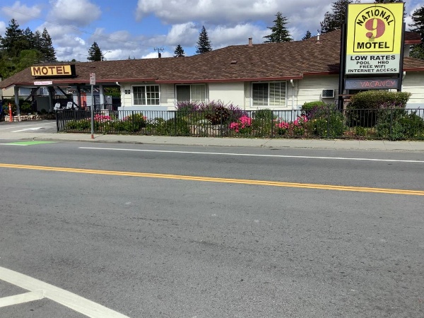 National 9 Motel image 3